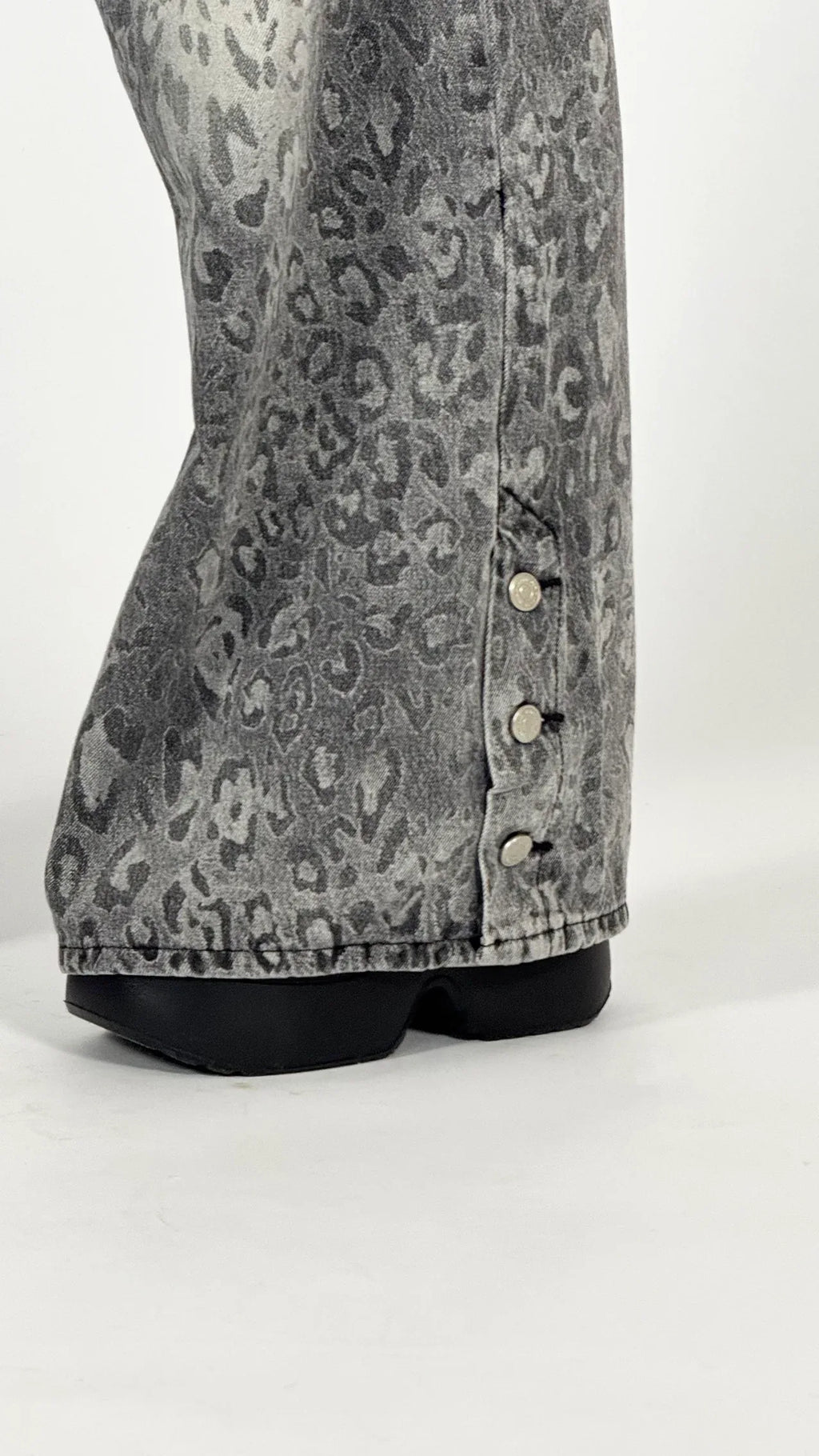 CALÇA CHROME LEOPARD - MONEYS