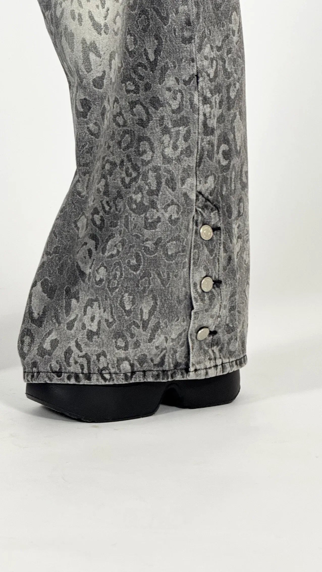 CALÇA CHROME LEOPARD - MONEYS