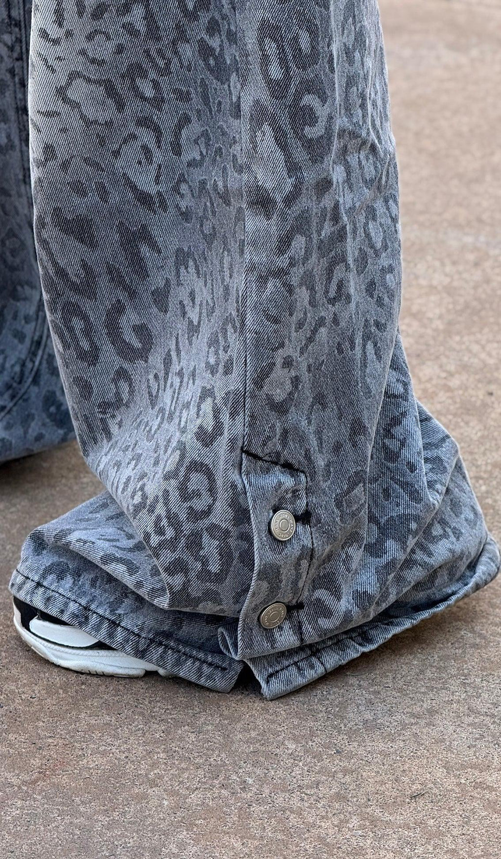 CALÇA CHROME LEOPARD - MONEYS