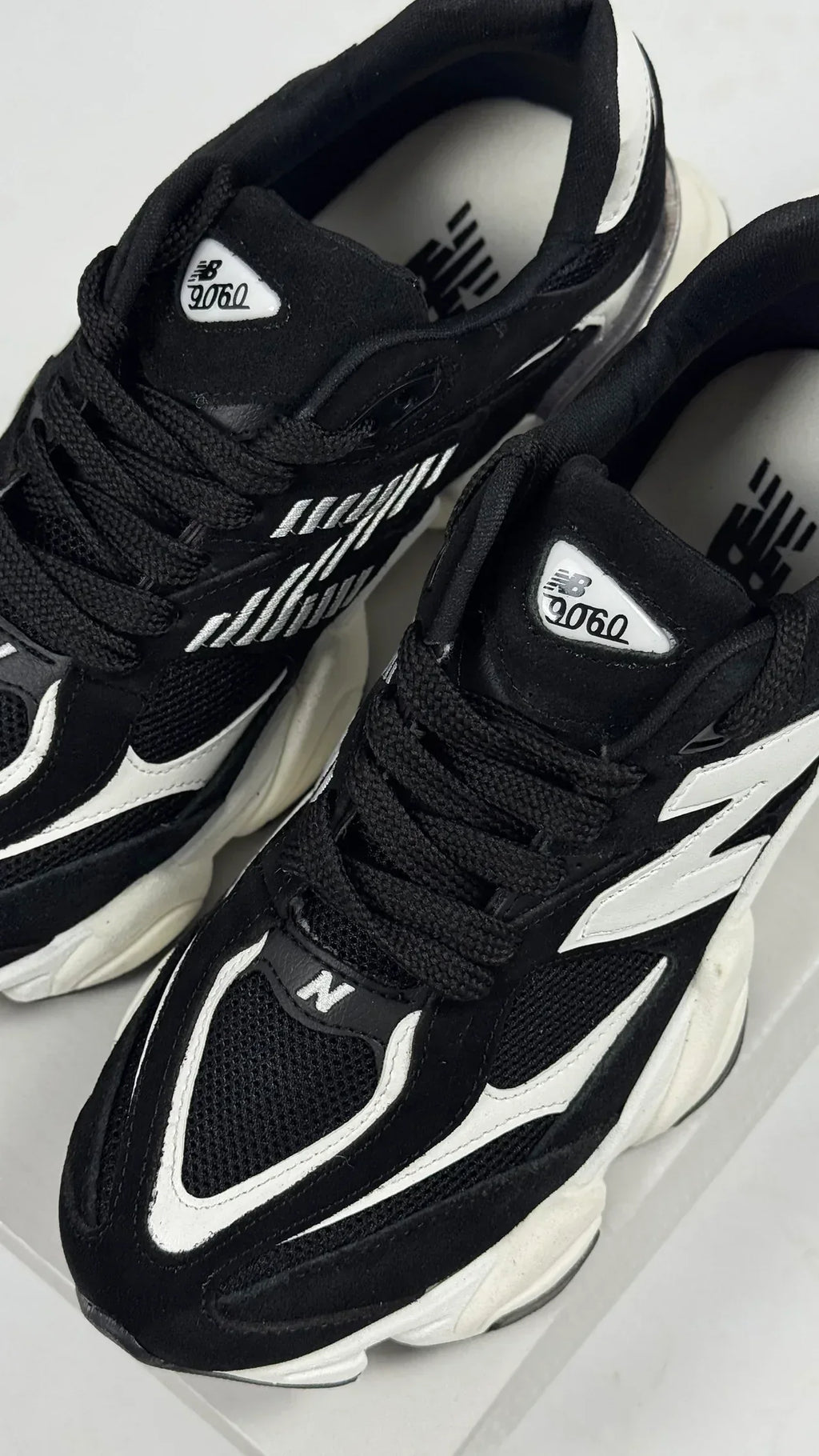 NB 9060 BLACK WHITE - MONEYS