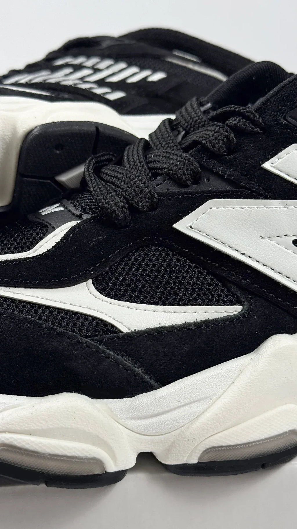 NB 9060 BLACK WHITE - MONEYS