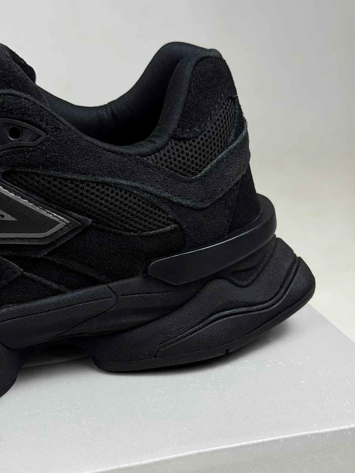 NB 9060 BLACKOUT - MONEYS