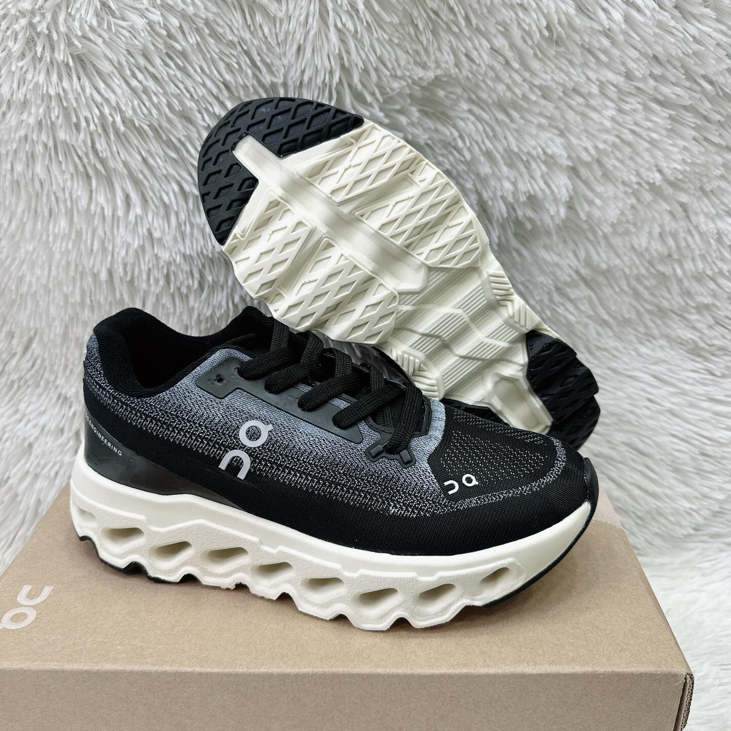 ON Cloud Black Off