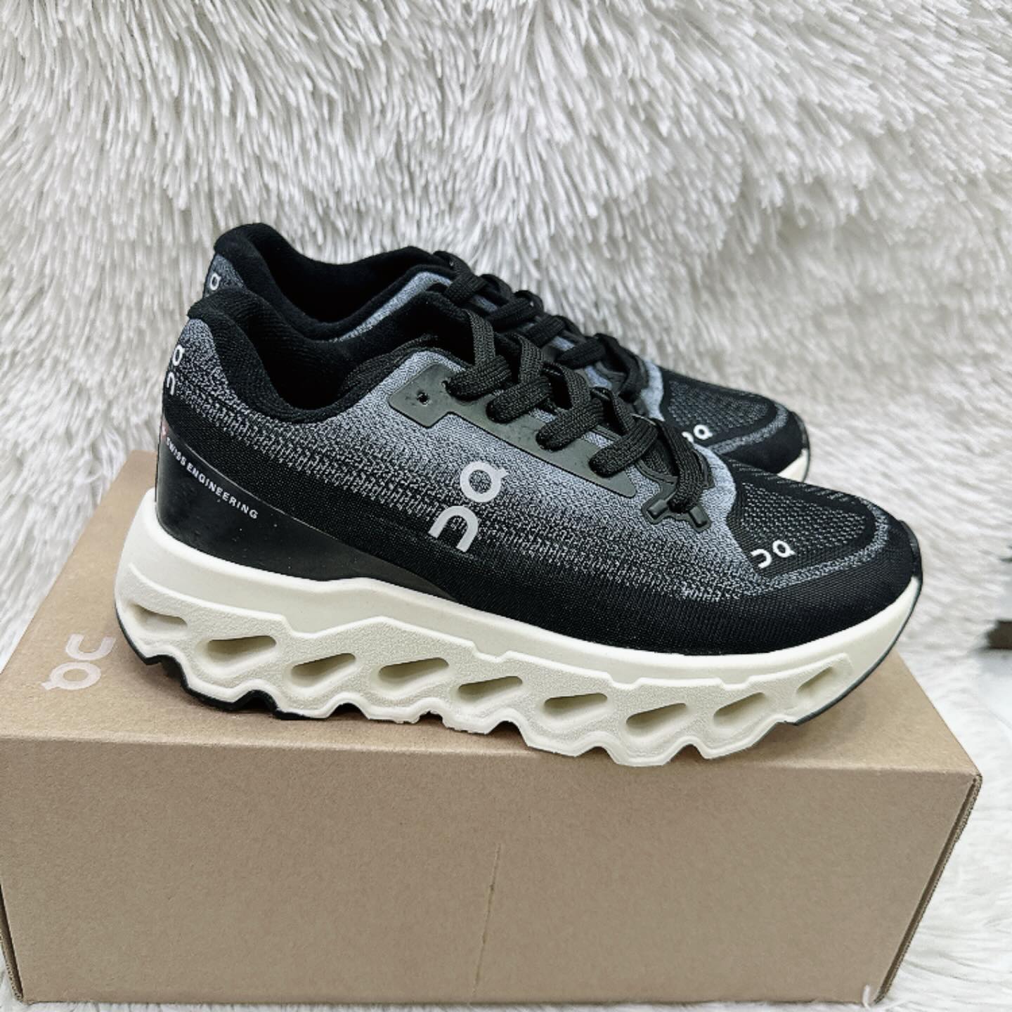 ON Cloud Black Off