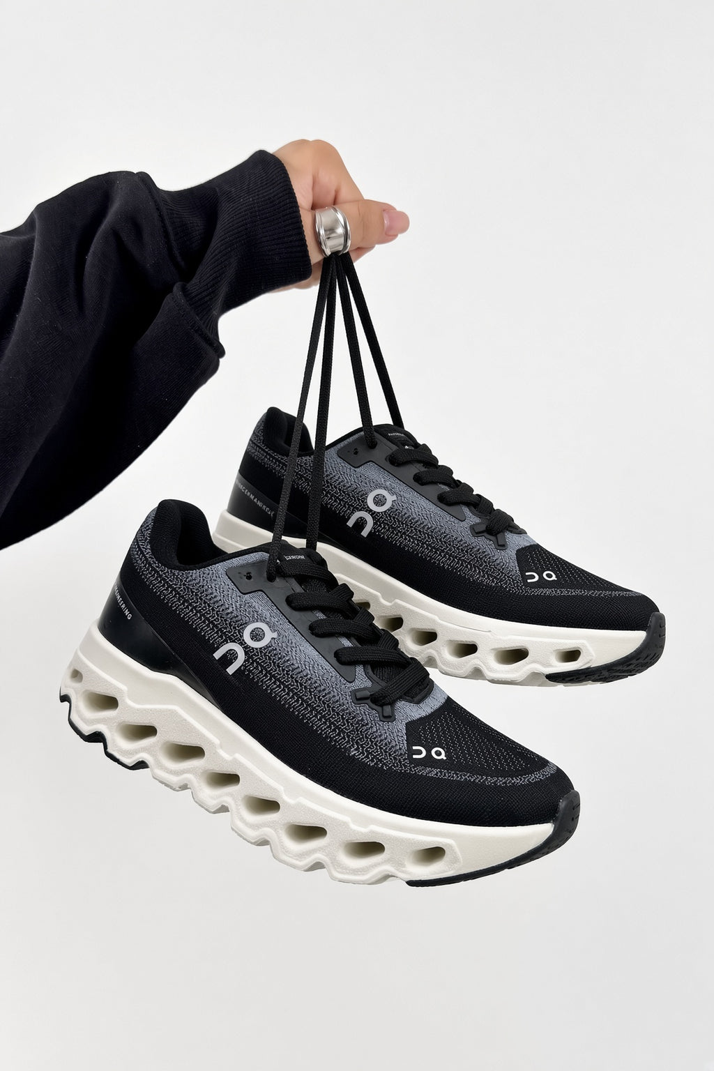 ON Cloud Black Off