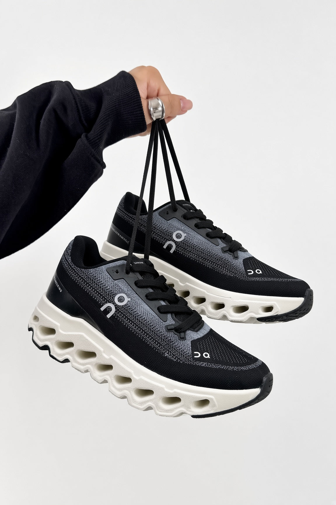 ON Cloud Black Off